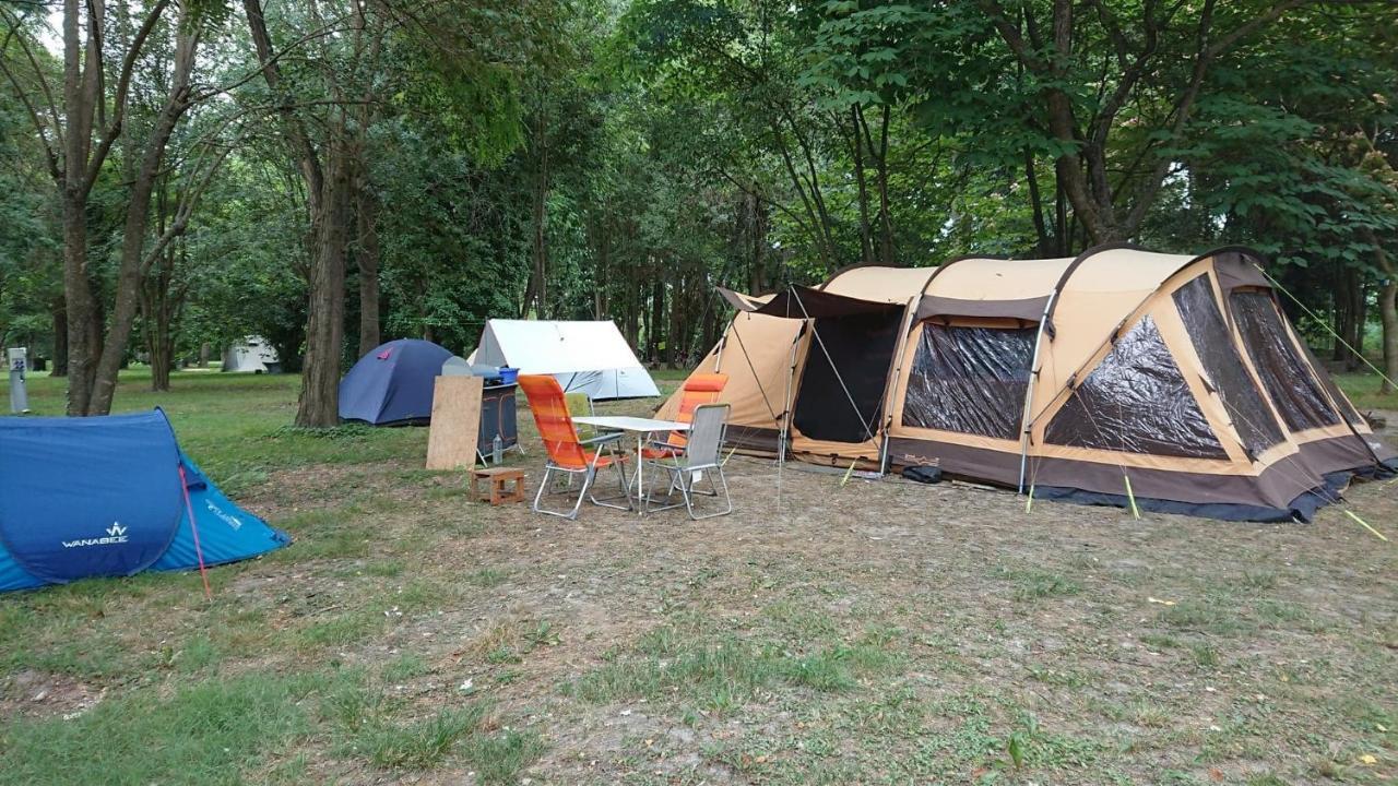 Camping Du Lion Bourg-Saint-Andeol Ngoại thất bức ảnh